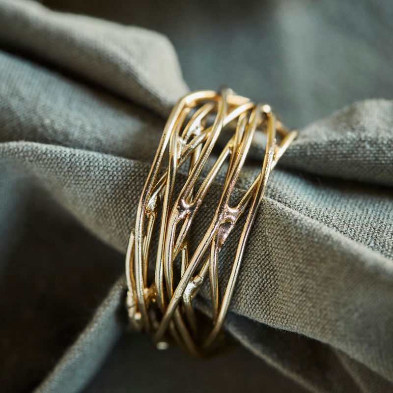 Køb Servietring Ring Gylden - sæt af 4 stk | 199,95 | Fri fragt over 249 kr. | Hurtig levering | Dag til dag levering | House Doctor, Societyoflifestyle | Middagsservietter, Borddækning, Servietring, Metal, Gylden