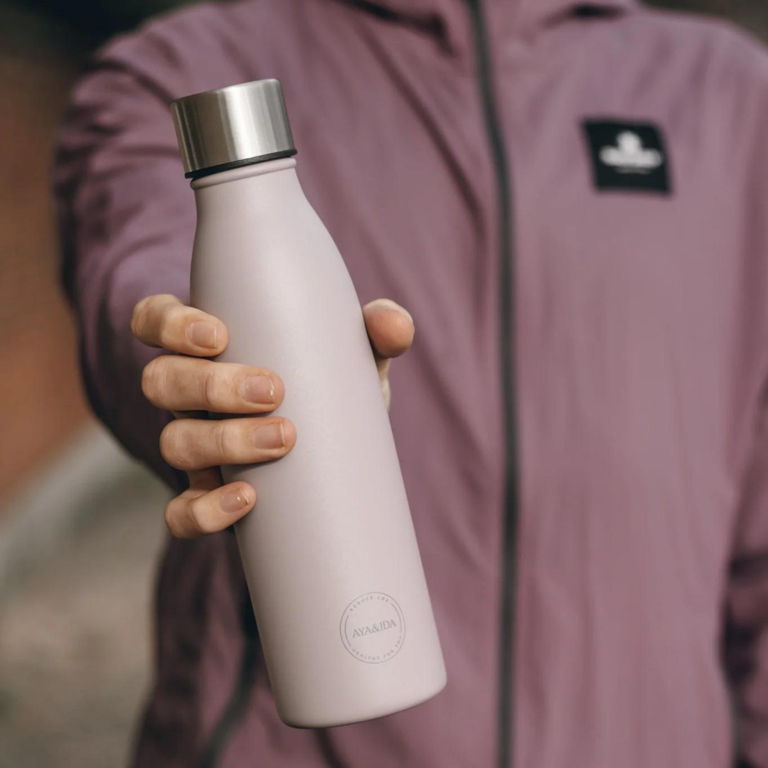 Køb Drikkeflaske 500 ml | 219,95 | Fri fragt over 149 kr. | Hurtig levering | Dag til dag levering | AYA&IDA | Drikkedunk, Holdbar, fødevaregodkendt rustfrit stål 18/8, kold 24 timer, varm 12 timer, Flaske, Termo, Kaffe, Te, Kande, Madopbevaring, Kande, To go, Flaske med termo, Bæredygtig, rustfrit stål, Kold, Varm, Termokande