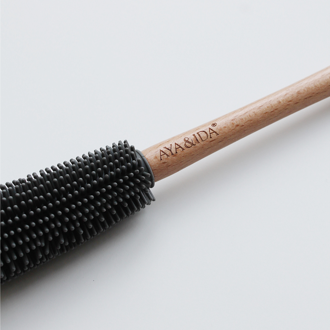 Flaskebørsten fra AYA&IDA gør det nemt at rengører din vandflaske. Flaskebørsten passer til alle flasker | Hurtig levering | Fri fragt fra 149 kr.