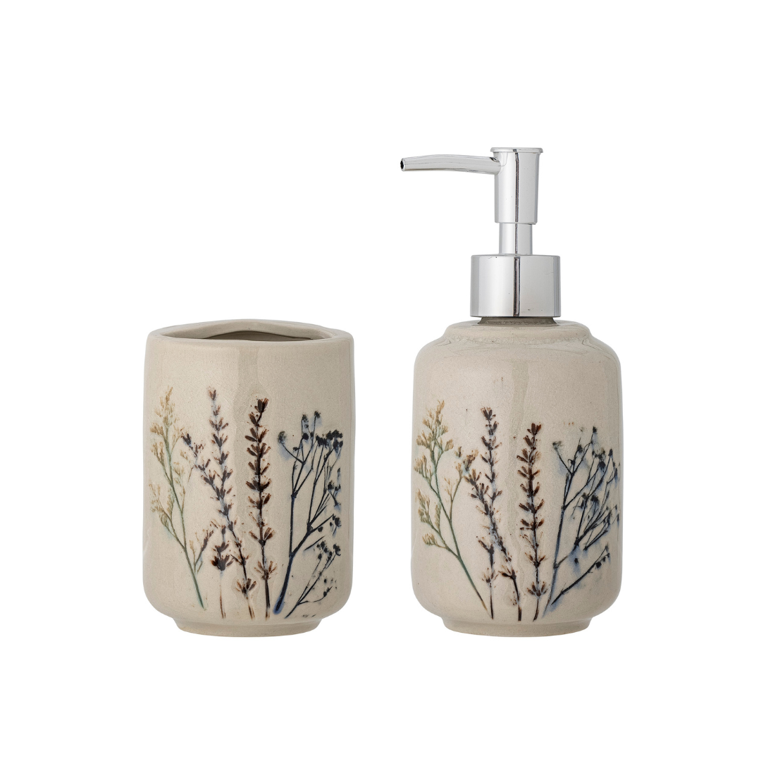 Køb Sæbedispenser og krus Bea - Sæt af 2 dele | 349,00 | Fri fragt over 149 kr. | Hurtig levering | Dag til dag levering | Zone | Krus, Tandkrus, Tandbørsteholder, Sæbepumpe, Krukke til tandbørste, Krukke til opvaskebørste, Sæb, Opvaskemiddel, Opvaskesæbe