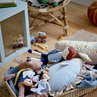 Køb Dukke Hilbert med hund Blå/Hør - sæt af 2 dele | 299,95 | Fri fragt over 149 kr. | Hurtig levering | Dag til dag levering | Mini by Bloomingville |