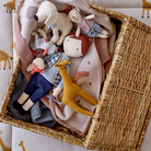 Køb Dukke Hilbert med hund Blå/Hør - sæt af 2 dele | 299,95 | Fri fragt over 149 kr. | Hurtig levering | Dag til dag levering | Mini by Bloomingville |