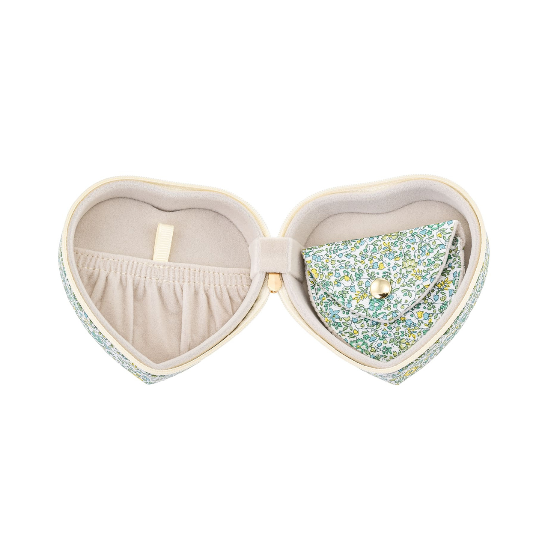 Køb Smykkeskrin Heart i Liberty stof med lille pung | 449,00 | Fri fragt over 149 kr. | Hurtig levering | Dag til dag levering | Bon Dep | Etui, Toiletsager, Smykker, Smykke opbevaring, Smykkeæske, Æske, Skrin