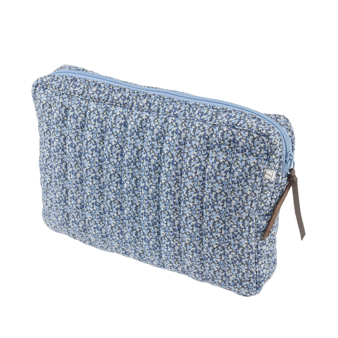 Toilettaske i blomsterprint. Tasken kan bruges som toilettaske, makeup pung eller clutch. Vælg mellem 2 størrelser | Hurtig levering | Fri fragt fra 149 kr.