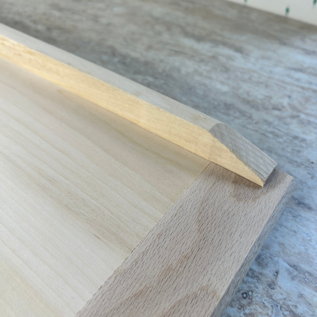 Køb Skærebræt // Bagebræt | 399,00 | Fri fragt over 149 kr. | Hurtig levering | Dag til dag levering | Bürstenhaus Redecker | Skærebræt, Ubehandlet lindetræ, Lindetræ, Dej, Skærebræt til udrulning af dej, Træ, Træskærebræt, Håndlavet bagebræt, Arbejdsbræt, Håndlavet bagebræt