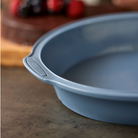 Køb Kageform Pecan Rund | 249,95 | Fri fragt over 149 kr. | Hurtig levering | Dag til dag levering | By Tareq Taylor | Bradepandekage, Servering, Anretning, Tærte, Tærteform