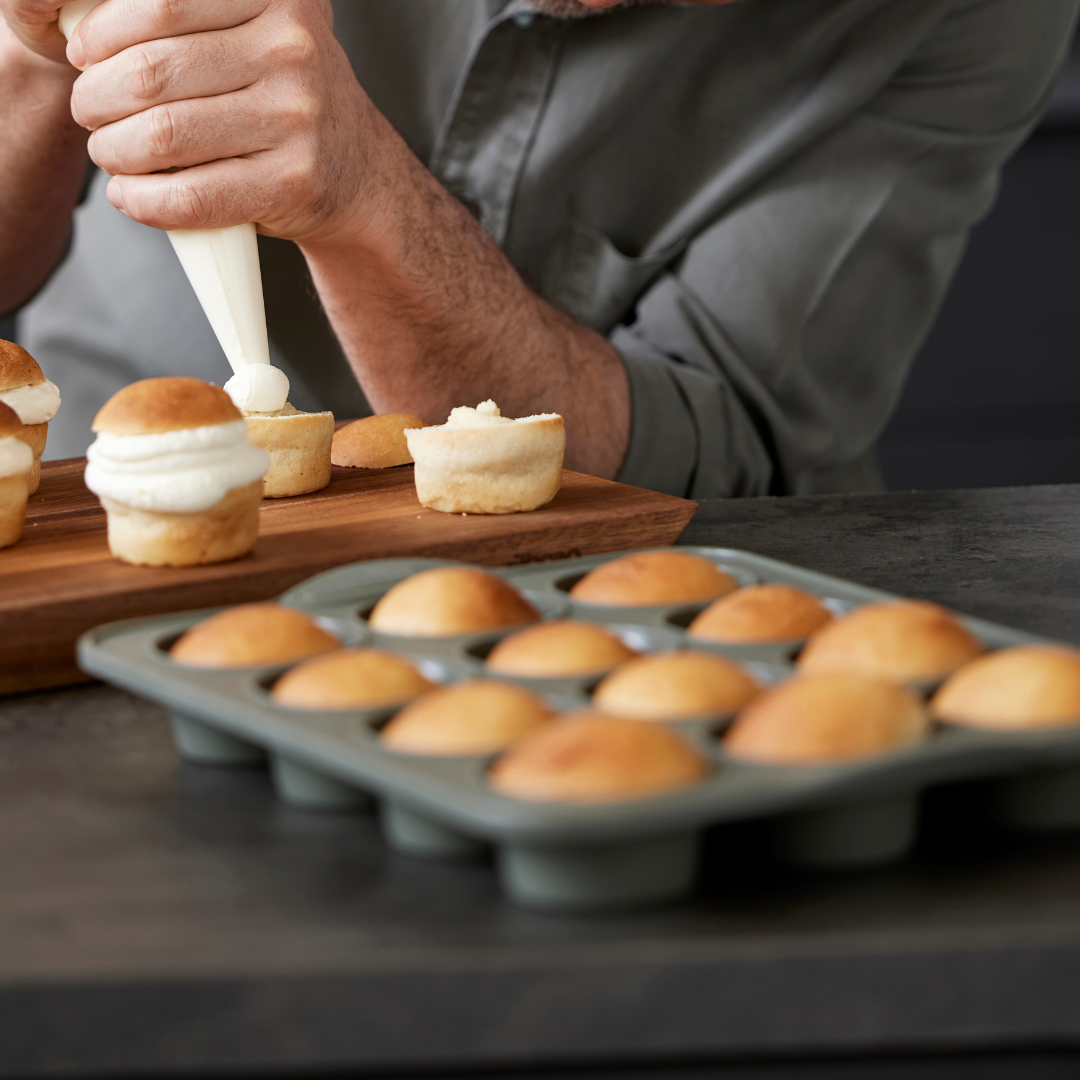 Køb Muffinform Pecan til 12 stk | 249,95 | Fri fragt over 149 kr. | Hurtig levering | Dag til dag levering | By Tareq Taylor | Muffin, Form, Bageform, Kageform