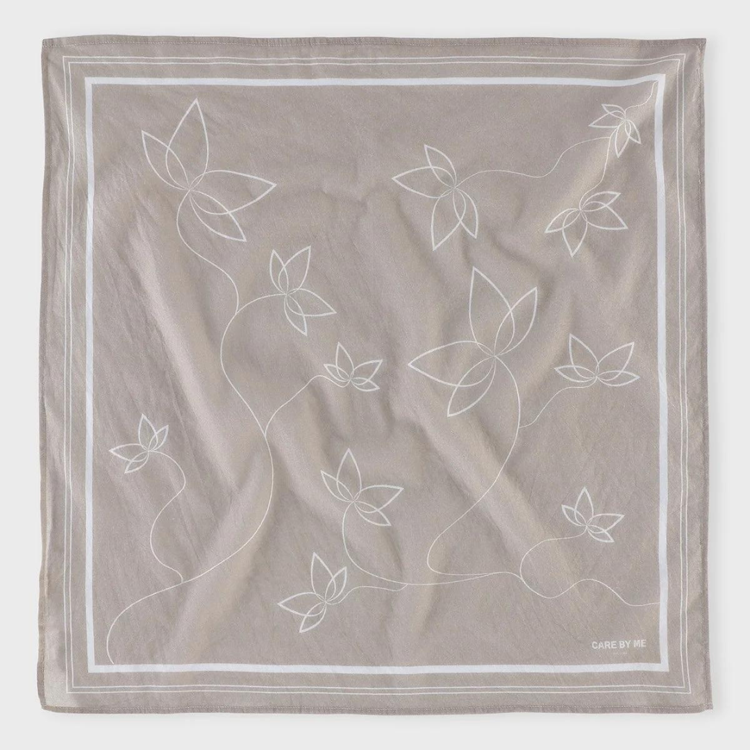 Køb Lotus Tørklæde | 379,00 | Findes i flere farver | Fri fragt over 149 kr. | Hurtig levering 3-5 dage | Dag til dag levering | CARE BY ME | tørklæde, lotusblomst, hårtørklæde, tørklæde til håret, økologisk, bomuldsvoile