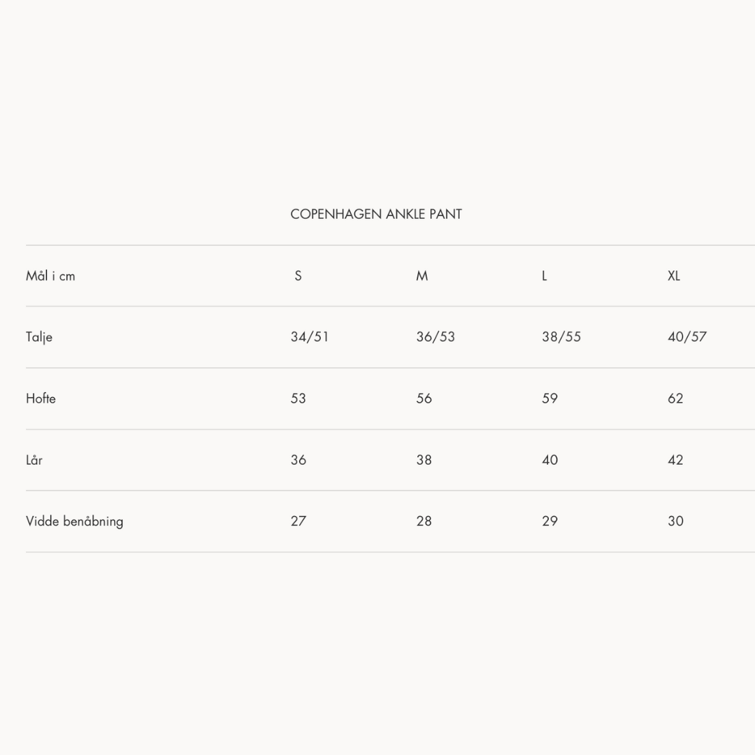 Køb Bukser Copenhagen Ankel | 549,00 | Findes i flere farver | Fri fragt over 149 kr. | Hurtig levering | Dag til dag levering | Frau | tidløs, klassisk, casual, økologisk bomuld, langtidsholdbar, løse bukser, bomuldsbukser, økologisk bukser, økologisk, miljøbevidst