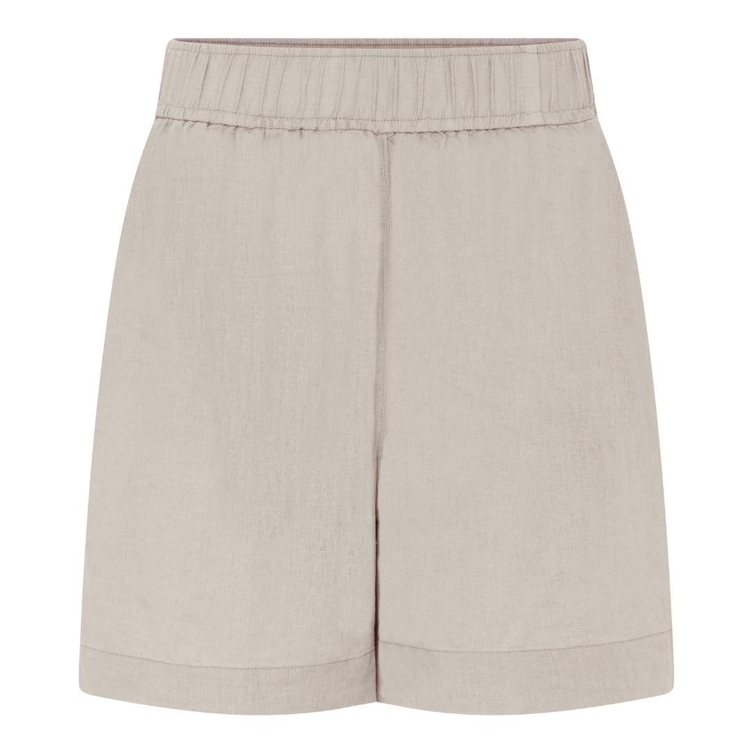 Klassiske shorts m. elastik i talje og en helt perfekt længde. Et musthave til sommer garderoben. I lækker hør blend| Hurtig levering | fri fragt fra 149kr