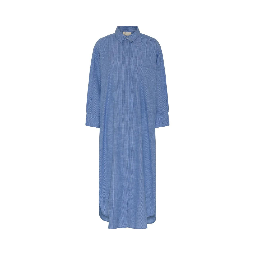 Køb Lyon long dress | 950,00 | Findes i flere farver | Fri fragt over 149 kr. | Hurtig levering 3-5 dage | Dag til dag levering | Frau | tidløs, klassisk, casual, økologisk bomuld, langtidsholdbar, sommerkjole, løs kjole, bomuldskjole, økologisk kjole, økologisk, skjortekjole, lang skjorte, miljøbevidst