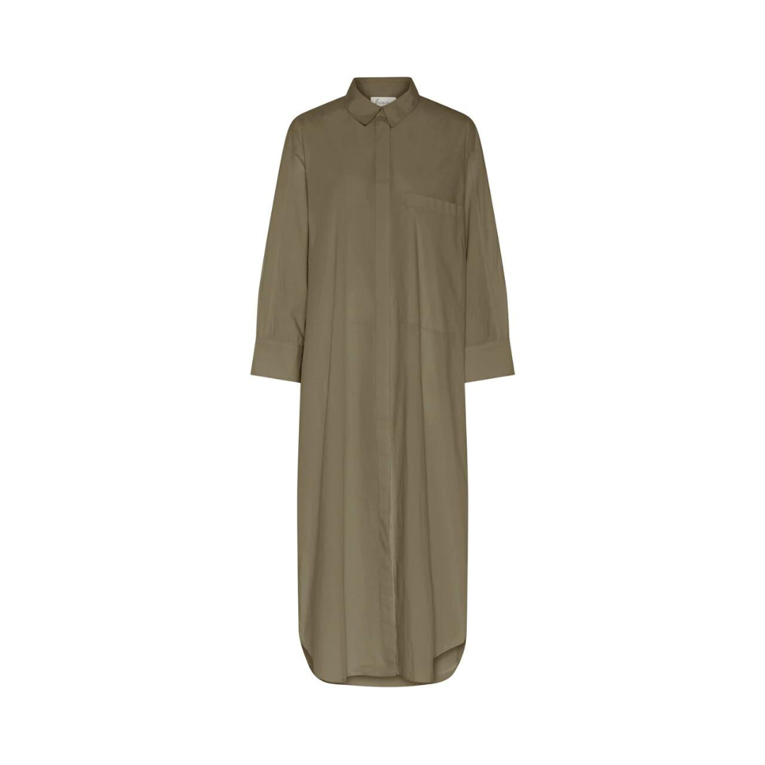 Køb Lyon long dress | 950,00 | Findes i flere farver | Fri fragt over 149 kr. | Hurtig levering 3-5 dage | Dag til dag levering | Frau | tidløs, klassisk, casual, økologisk bomuld, langtidsholdbar, sommerkjole, løs kjole, bomuldskjole, økologisk kjole, økologisk, skjortekjole, lang skjorte, miljøbevidst