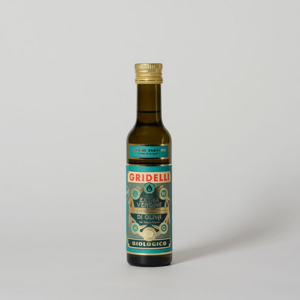 Køb Ekstra jomfru olivenolie med hvid trøffel Økologisk - AL TARTUDO BIANCO D´ALBA | 219,95 | Fri fragt over 149 kr. | Hurtig levering | Dag til dag levering | Gridelli | Olie, Madolie, Dekorativ flaske, Correggiolo-oliven