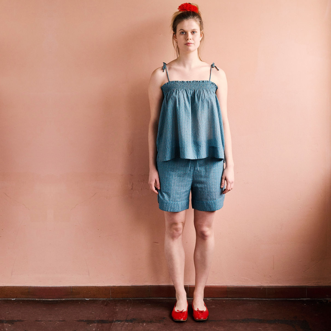 Mønstrede shorts med lækre detaljer. Køb som sæt med matchende skjorte. Behagelig bæk & bølge kvalitet | Hurtig levering | Fri fragt fra 149 kr.