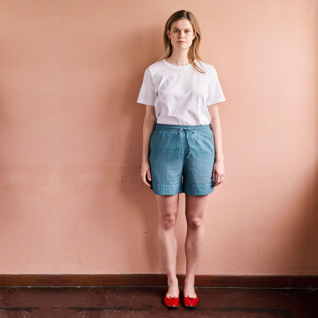 Mønstrede shorts med lækre detaljer. Køb som sæt med matchende skjorte. Behagelig bæk & bølge kvalitet | Hurtig levering | Fri fragt fra 149 kr.