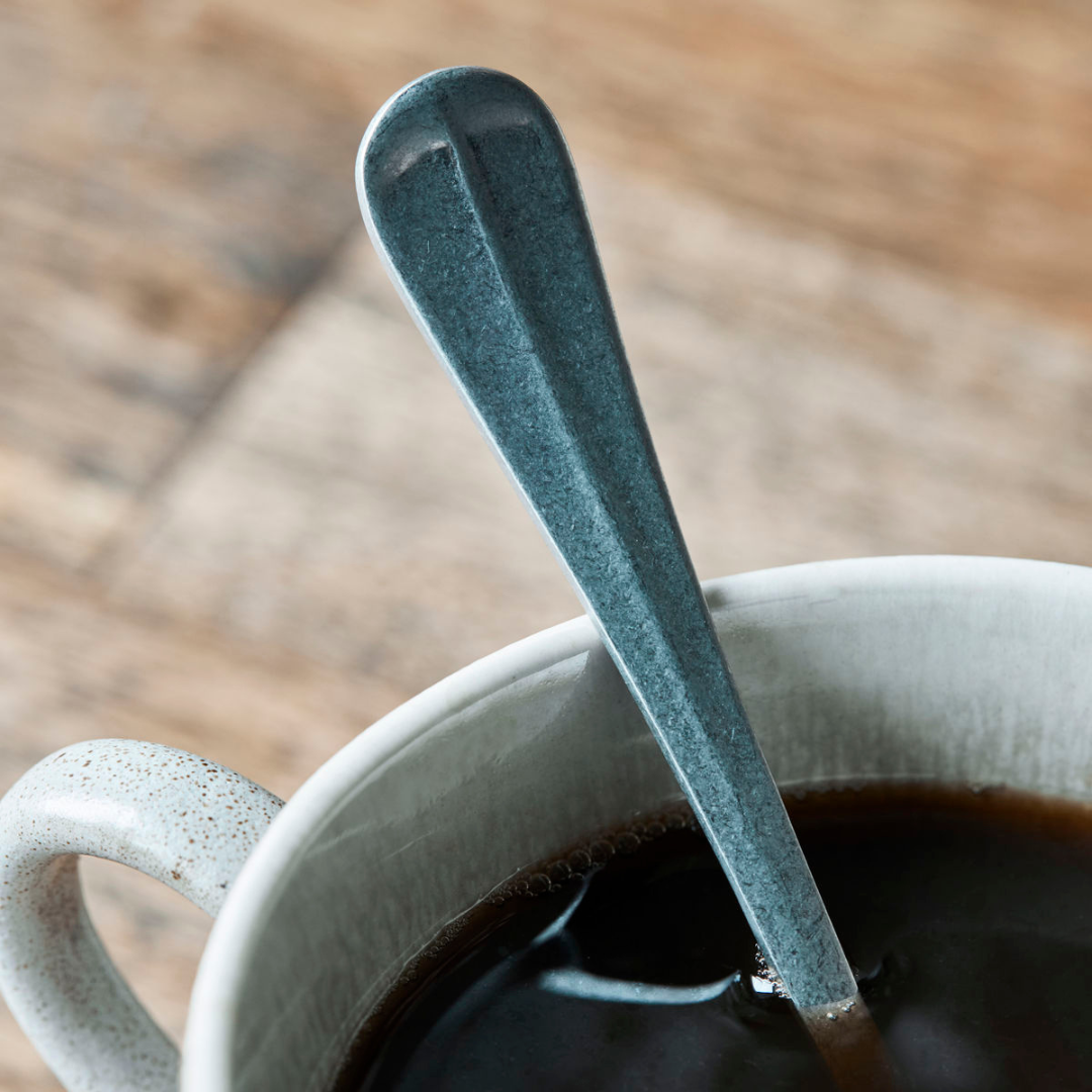 Køb Bestik Mora Sølv finish | fra 39,95 | Fri fragt over 149 kr. | Hurtig levering | Dag til dag levering | House Doctor, Society of Lifestyle | Gaffel, Kniv, Ske, Spiseske, Teske, Kagegaffel, Smørkniv, Bestik, Børnebestik, Borddækning, Servering, Bestiksæt, Guld, Messing, Gylden