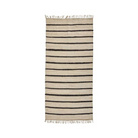 Køb Tæppe Sima Sort/Natural | fra 649,00 | Flere størrelser | Fri fragt over 149 kr. | Hurtig levering | Dag til dag levering | House Doctor, Society of Lifestyle | Tæppe, Jutetæppe, Natur, Sort, Frynser, Tæppe med frynser, Striber, Stribet tæppe, Jute