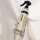 Køb Tekstil Spray // Fabric Spray 2 in 1  | TILBUD: 132,50 | Fri fragt over 149 kr. | Hurtig levering | Dag til dag levering | Humdakin | Rent og friskt uden vand, Reducerer statisk elektricitet, Room Spray, Sko Spray, Tøj Spray, Dampjern, Strygejern, Tøjdamper