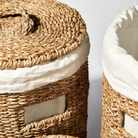 Køb Vasketøjskurv i flet med låg - sæt af 2 stk | 1.499,00 | Fri fragt over 149 kr. | Hurtig levering | Dag til dag levering | Humdakin | Opbevaring, Badeværelse, Stue, Børneværelse, Flet kurv, Natur, Kurv, Vask, Vaskekurv, Plastikkurv, Praktisk, Opbevaring af vasketøj, Beskidt tøj, Tøjvask, Rent tøj, Vaskerum