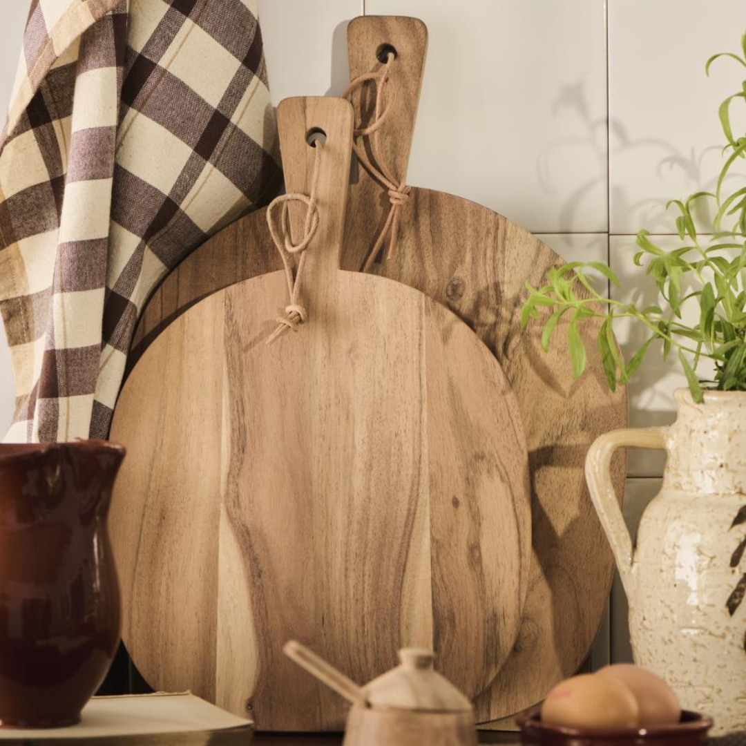 Skærebræt buttet med skaft og lædersnor akacietræ | 199,95 | Fri fragt over 149 kr. | Hurtig levering | Dag til dag levering | Ib Laursen | Bræt, Serveringsbræt, Tapasbræt, Akacietræ
