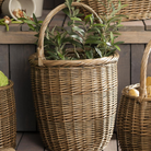 Køb Kurv med hank fuld pil | fra 249,95 | Fri fragt over 149 kr. | Hurtig levering | Dag til dag levering | Ib Laursen | Fuld pil, Kurve af fuld pil, Brun kurv, Fletkurv, Urtepotte, Skjuler, Indkøbskurv, Opbevaring, Opbevaringskurv