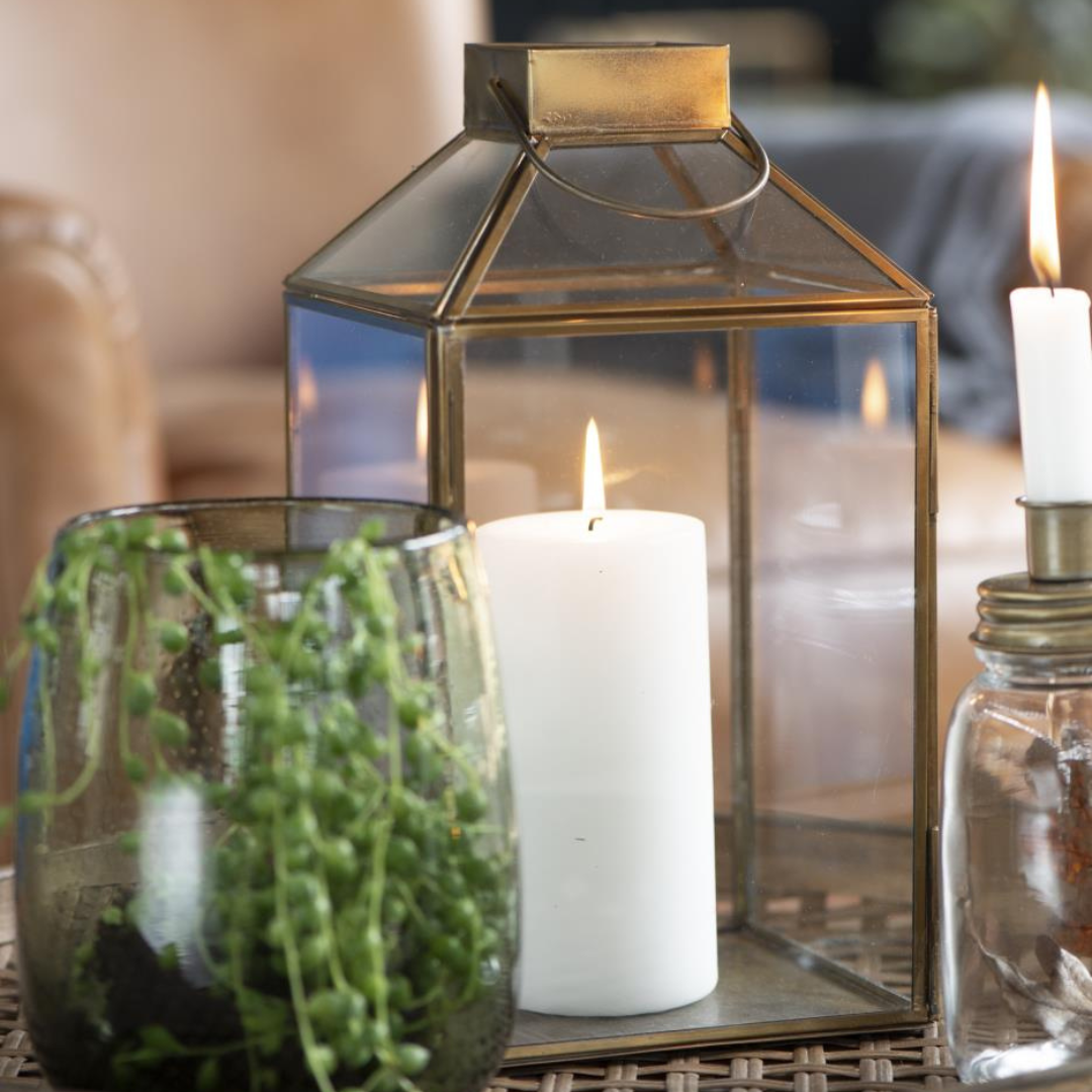 Køb Lanterne Norr - Antik messing | fra 69,95 | Fri fragt over 149 kr. | Flere størrelser | Hurtig levering | Dag til dag levering | Ib Laursen | Lyslanterne, Lys, Udeliv, Indendøre, Belysning, LED lys, Bloklys, Lyskæde, Mini lanterne, Lille, Mellem