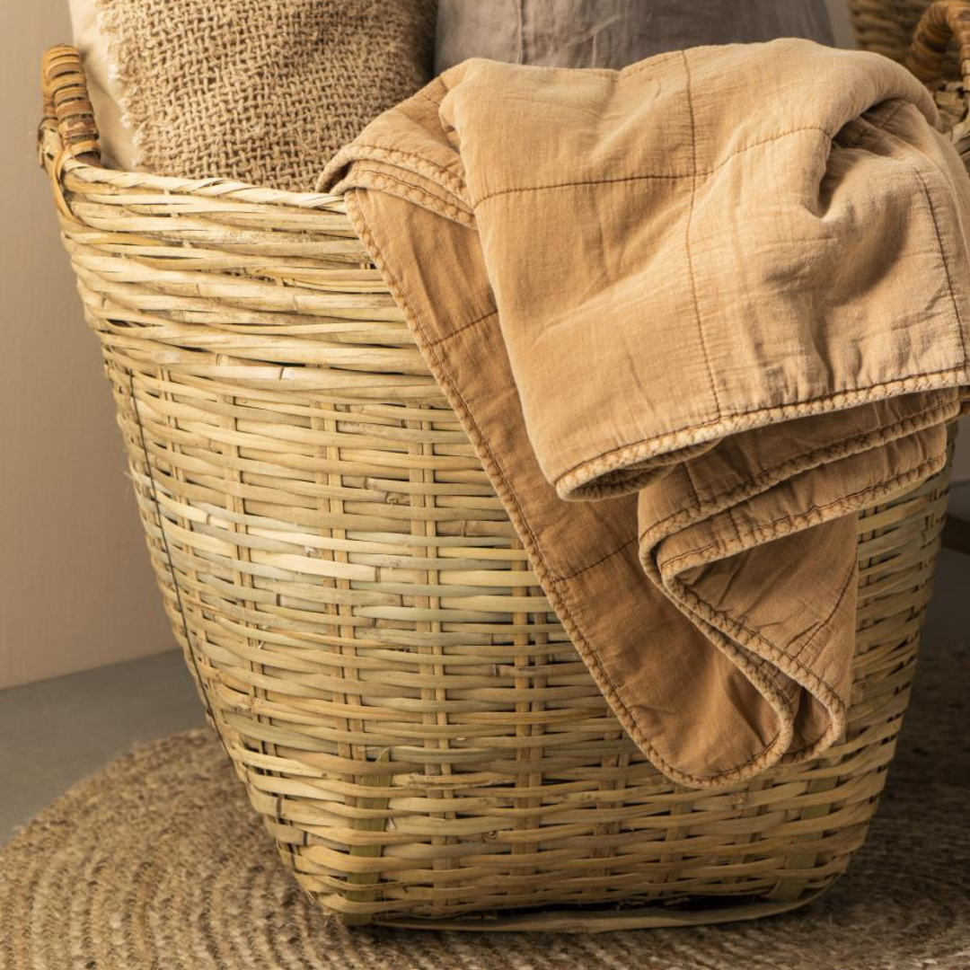 Køb Kurv Bambus med hank | fra 199,95 | Fri fragt over 149 kr. | Hurtig levering | Dag til dag levering | Ib Laursen | Have, Terrasse, Legetøjskurv, Blomsterkurv, Kurv, Aviskurv, Grøntsagskurv, Vasketøjskurv, linnedkurv, Opbevaring, Vietnamkurv