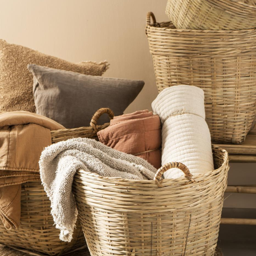 Køb Kurv Bambus med hank | fra 199,95 | Fri fragt over 149 kr. | Hurtig levering | Dag til dag levering | Ib Laursen | Have, Terrasse, Legetøjskurv, Blomsterkurv, Kurv, Aviskurv, Grøntsagskurv, Vasketøjskurv, linnedkurv, Opbevaring, Vietnamkurv