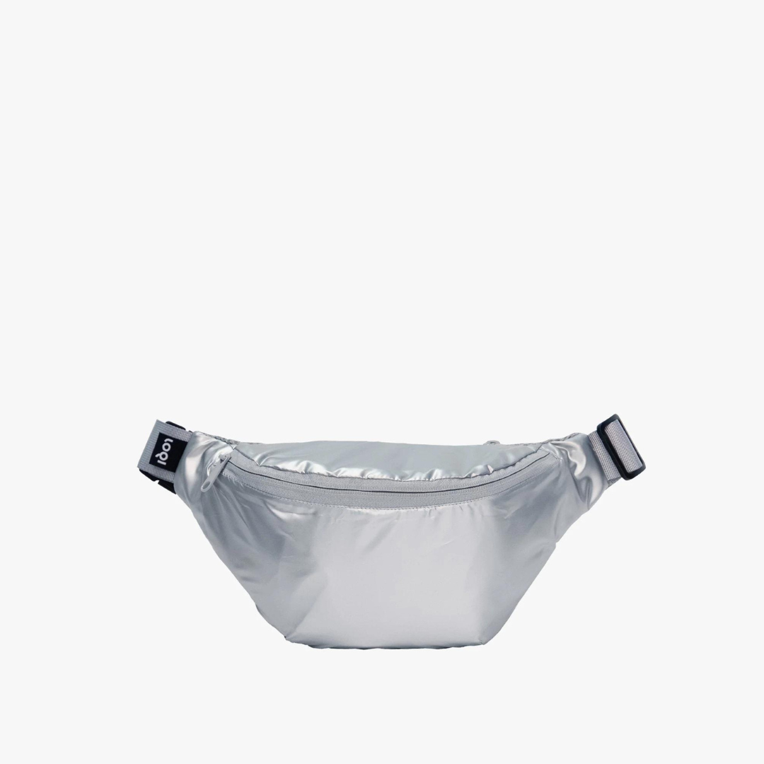 Køb Bæltetaske // Bumbag metallisk | 179,95 | Fri fragt over 149 kr. | Hurtig levering | Dag til dag levering | Loqi | Håndtaske, Mavetaske, Skuldertaske, Taske, Pung, Bumbag, Fanny pack, Crossbody marvel, Gold, Silver