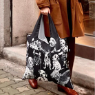 Køb Indkøbspose Dogs | 89,95 | Fri fragt over 149 kr. | Hurtig levering | Dag til dag levering | Loqi | Håndtaske, Træningstaske, Totetaske, Indkøbstaske, Tote bag, Undgå plastposer, Undgå engangsposer, Stofnet, Genbrugsmulepose, Pose, Net, Indkøbsnet