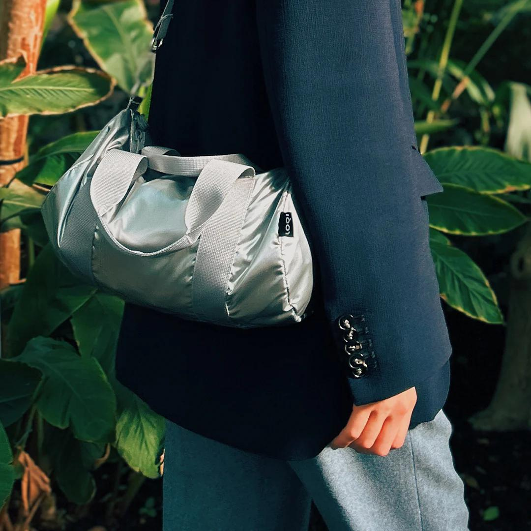 Køb Weekendtaske mini Metallisk | 219,95 | Fri fragt over 149 kr. | Hurtig levering | Dag til dag levering | Loqi | Håndtaske, Taske, Weekender, Rejsetaske, Gymnastiktaske, Weekendtaske