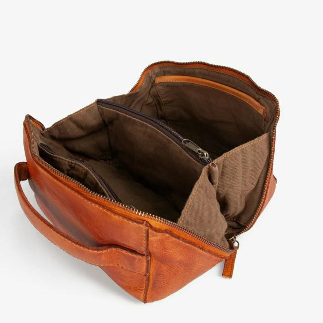 Køb Toilettaske Austin Urban Cognac | 639,00 | Fri fragt over 249 kr. | Hurtig levering | Dag til dag levering | Montana | Etui, Clutch, Taske, Rejse, Toiletsager