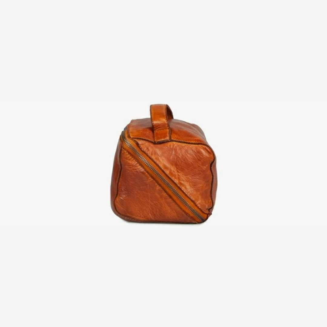 Køb Toilettaske Austin Urban Cognac | 639,00 | Fri fragt over 249 kr. | Hurtig levering | Dag til dag levering | Montana | Etui, Clutch, Taske, Rejse, Toiletsager