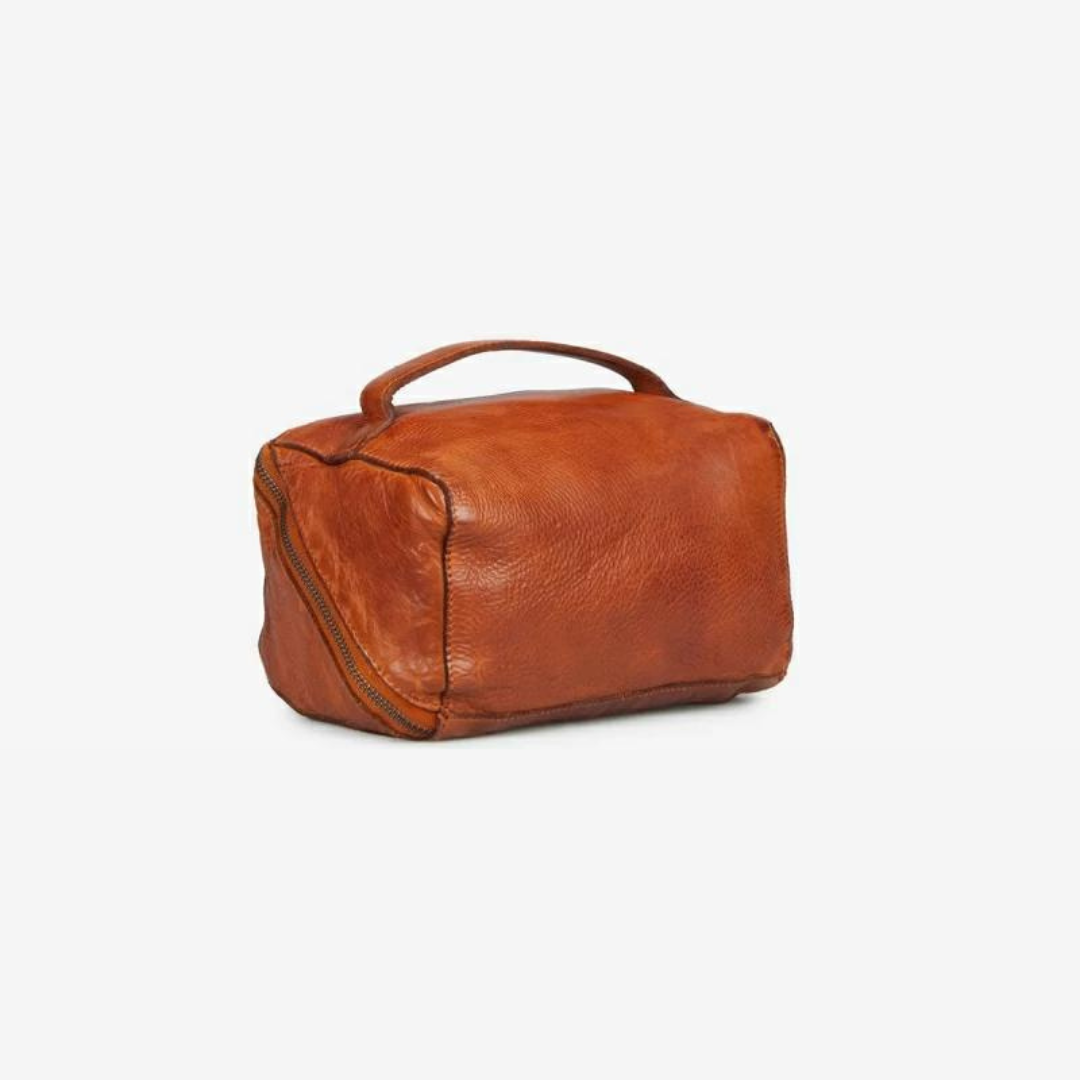 Køb Toilettaske Austin Urban Cognac | 639,00 | Fri fragt over 249 kr. | Hurtig levering | Dag til dag levering | Montana | Etui, Clutch, Taske, Rejse, Toiletsager