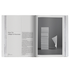 Kinfolk Entrepreneur er en smuk coffee table book på næsten 400 sider fra New Mags. Her kan du følge Nathan Williams og holdet bag Kinfolk, når de møder over 40 innovative iværksættere fra hele verden, der bringer en personlig vinkel til deres forretninger.