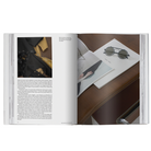 Kinfolk Entrepreneur er en smuk coffee table book på næsten 400 sider fra New Mags. Her kan du følge Nathan Williams og holdet bag Kinfolk, når de møder over 40 innovative iværksættere fra hele verden, der bringer en personlig vinkel til deres forretninger.