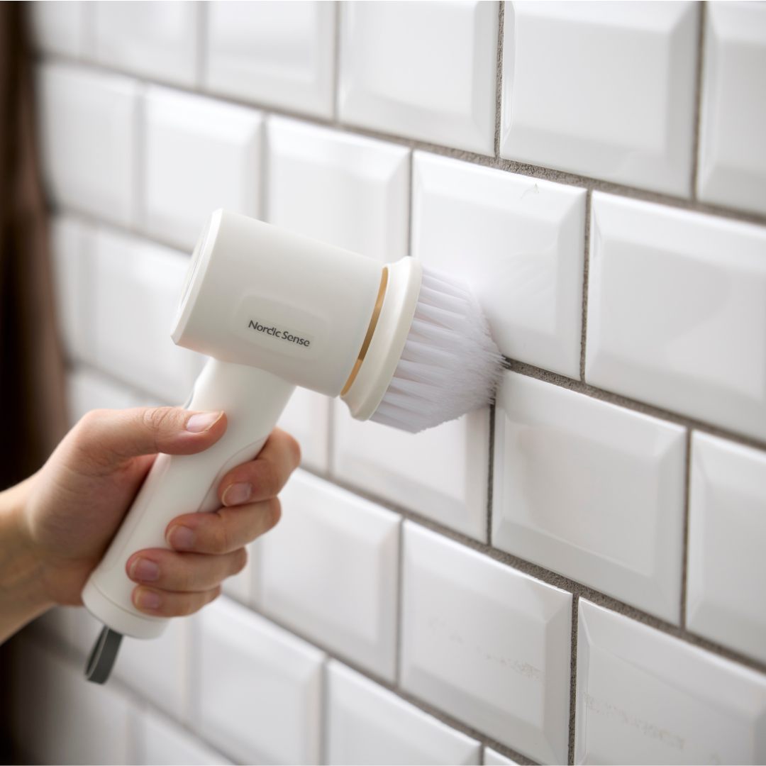 Køb Elektrisk rengøringsbørste Hvid - sæt af 6 dele | 349,00 | Fri fragt over 149 kr. | Hurtig levering | Dag til dag levering | Nordic Sense | Rengøring,