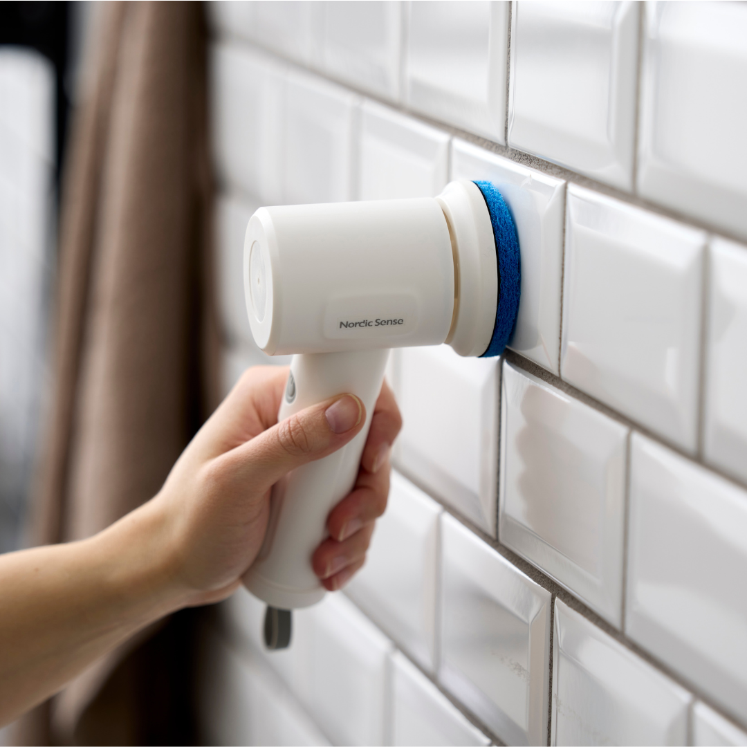 Køb Elektrisk rengøringsbørste Hvid - sæt af 6 dele | 349,00 | Fri fragt over 149 kr. | Hurtig levering | Dag til dag levering | Nordic Sense | Rengøring,