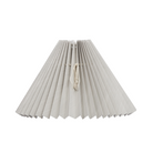 Smuk plissé lampeskærm fra Pink Rose. Skærmen findes i flere forskellige farver og størrelser | Håndlavet | Hurtig levering