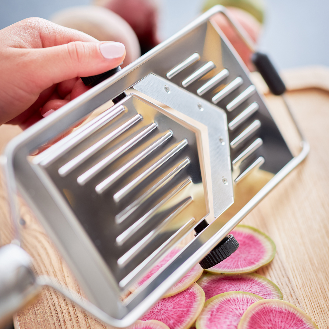Køb Mandolinjern til tynde skiver | 549,00 | Fri fragt over 149 kr. | Hurtig levering | Dag til dag levering | Rösle | V-formet skær, Mandolinjern med V-formet skær, skarpt