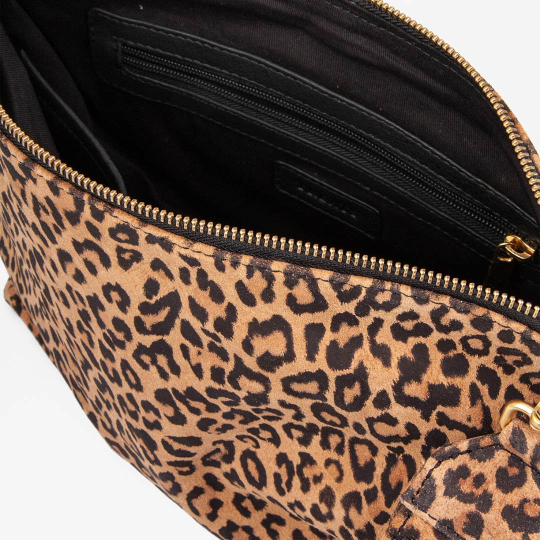 Lækker taske i skind | Clutch Soft Leo | Findes i tre størrelser | Hurtig levering | Fri fragt fra 249 kr