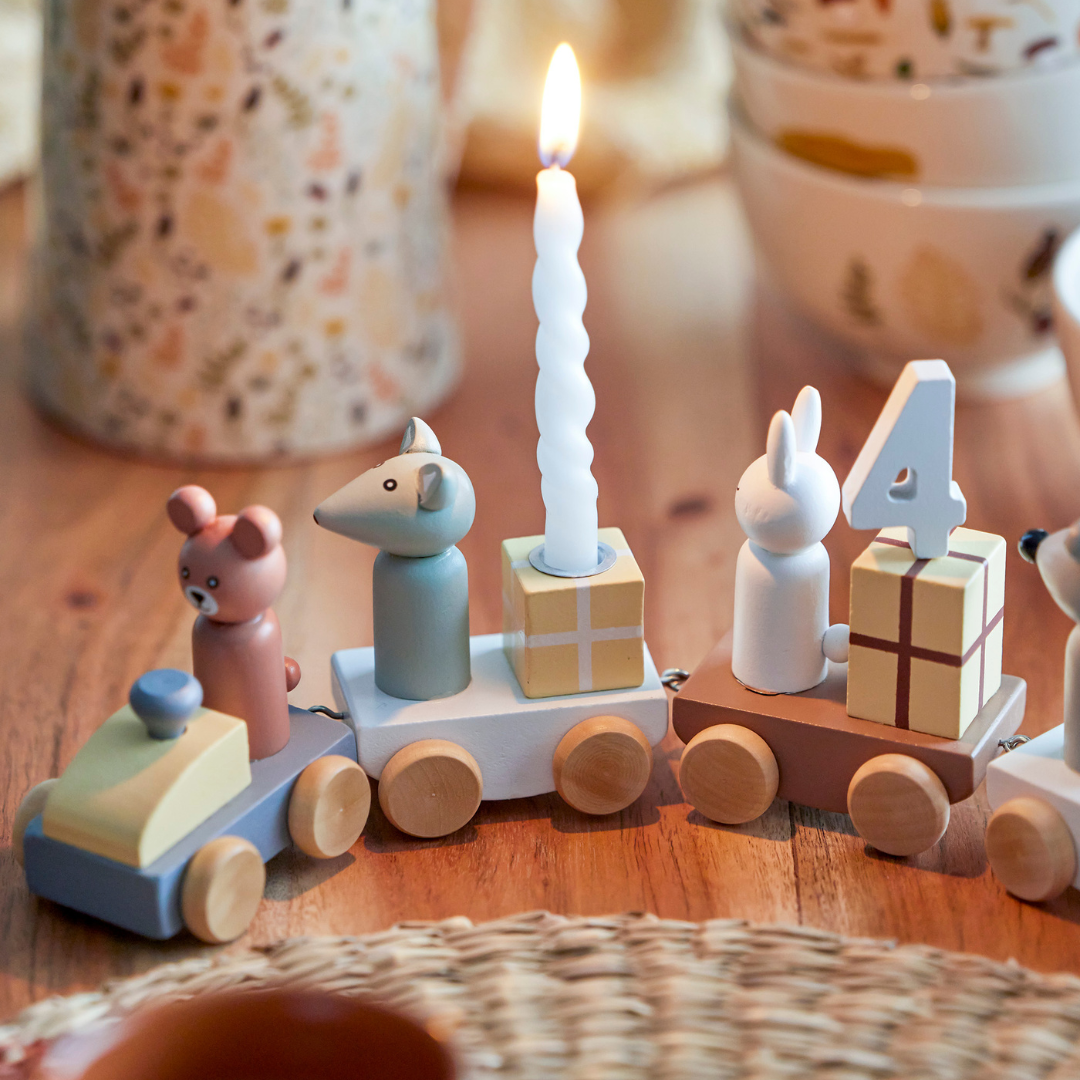 Køb Stearinlys Twist i Hvid Parafin - sæt af 12 stk | 125,00 | Fri fragt over 149 kr. | Hurtig levering | Dag til dag levering | Bloomingville | Dekoration, Små stearinlys, Paraffin, Lys, Kertelys, Stearinlys, Stearin