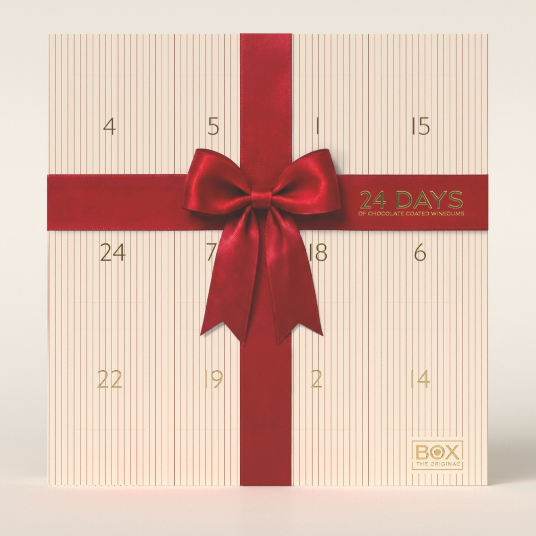 Cremefarvet julekalender med rød sløjfe og guldfarvede tal 1-24 fra Box The Original