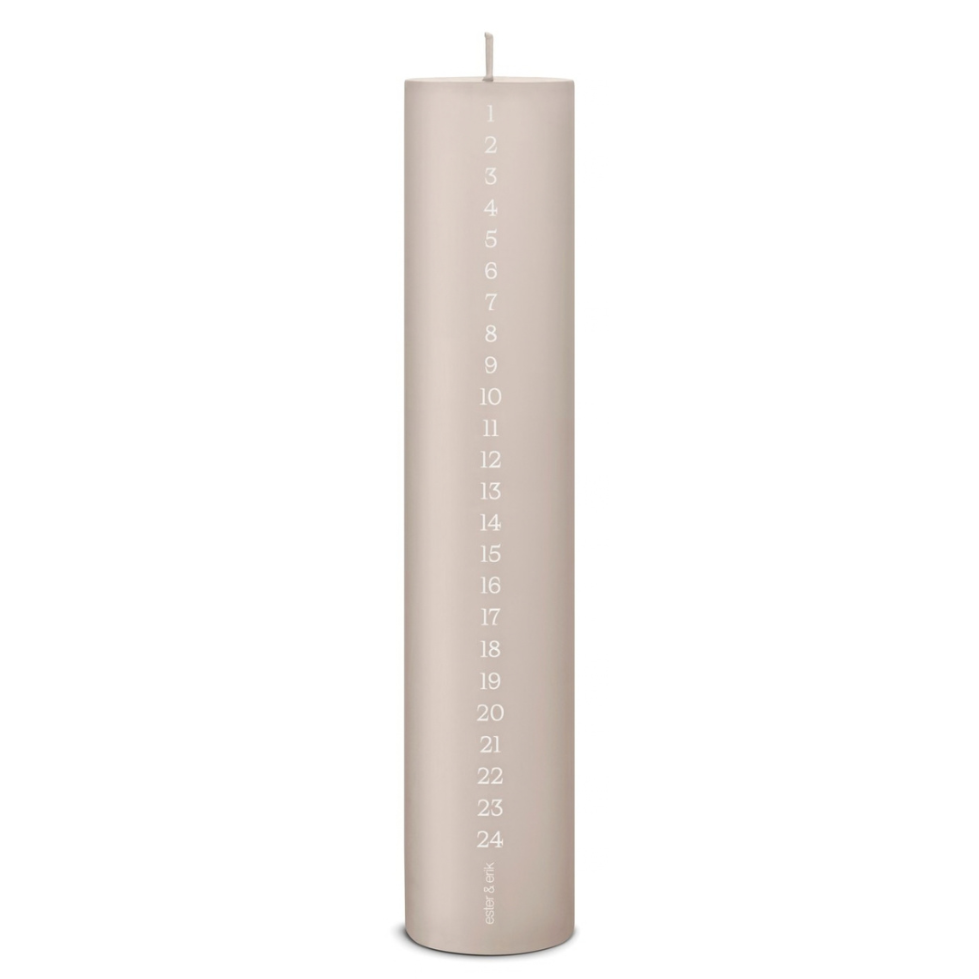Linen grey kalenderlys i bloklysform med hvide tal 1-24 fra Ester & Erik