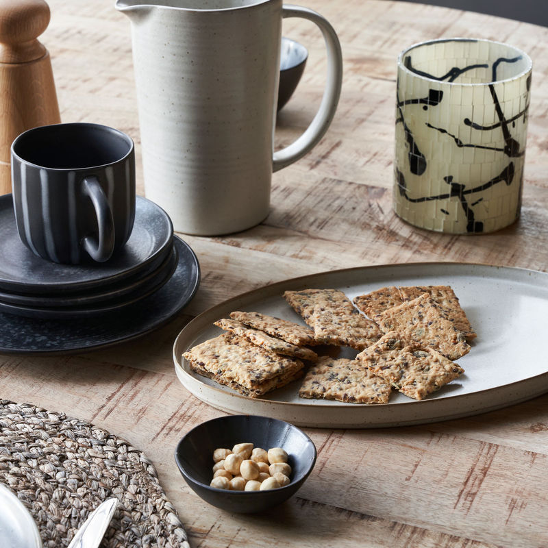 Køb Serveringsfad oval Pion Grå/Hvid | 329,00 | Fri fragt over 149 kr. | Hurtig levering | Dag til dag levering | House Doctor, Society of Lifestyle | Fad, Ovalt fad, Porcelænsfad, Borddækning, Servering, Anretning, Tilberedning, Porcelæn