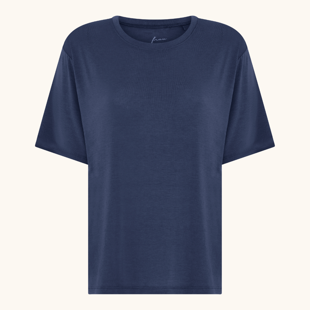 Mørkeblå oversized t-shirt i cashmere-modal med rund halsudskæring og korte ærmer
