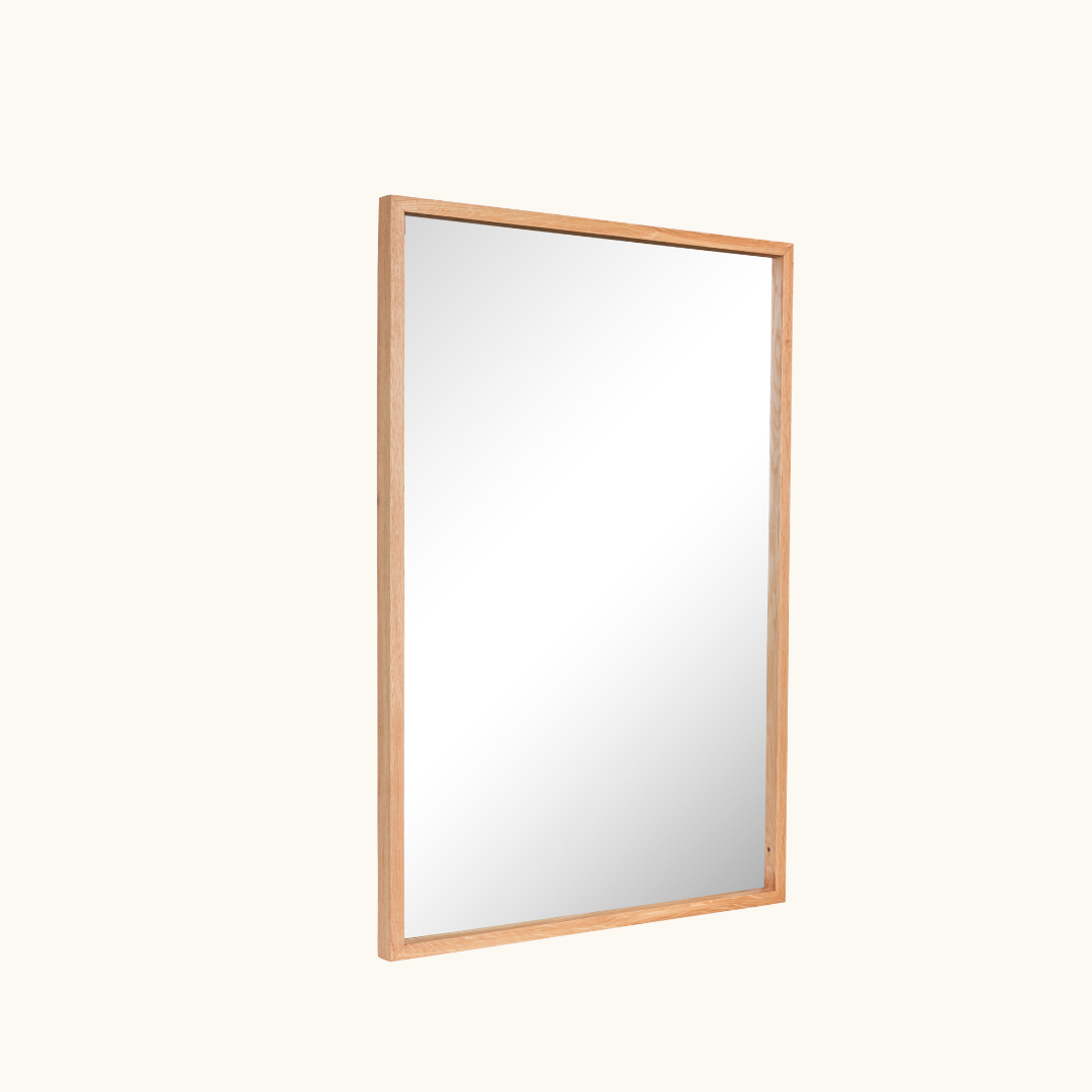 Rektangulært vægspejl med smal naturlig egetræsramme, 60x90 cm