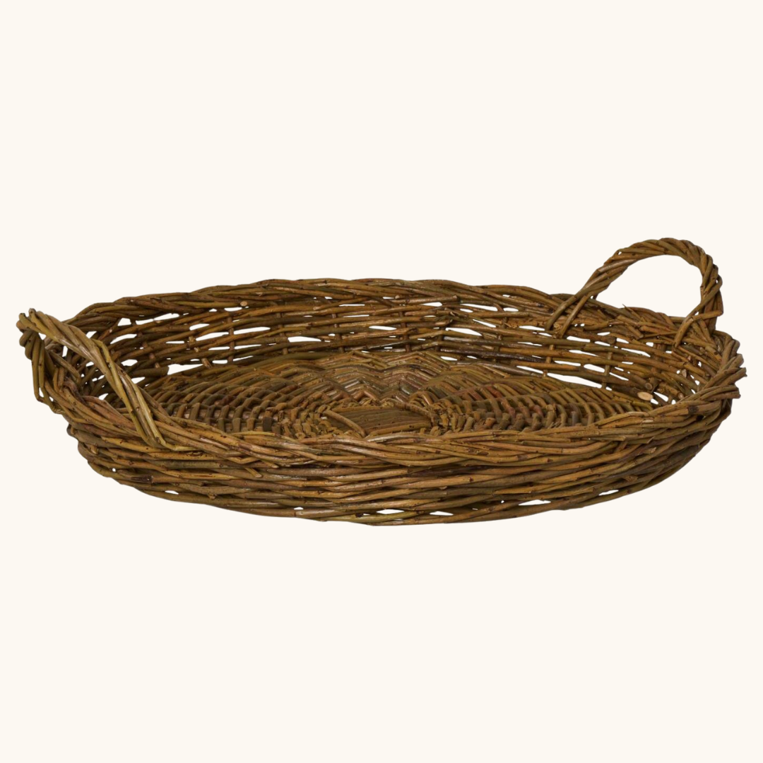 Oval pileflettet bakke i naturfarvet ubarket pil med to hanke og lav kant