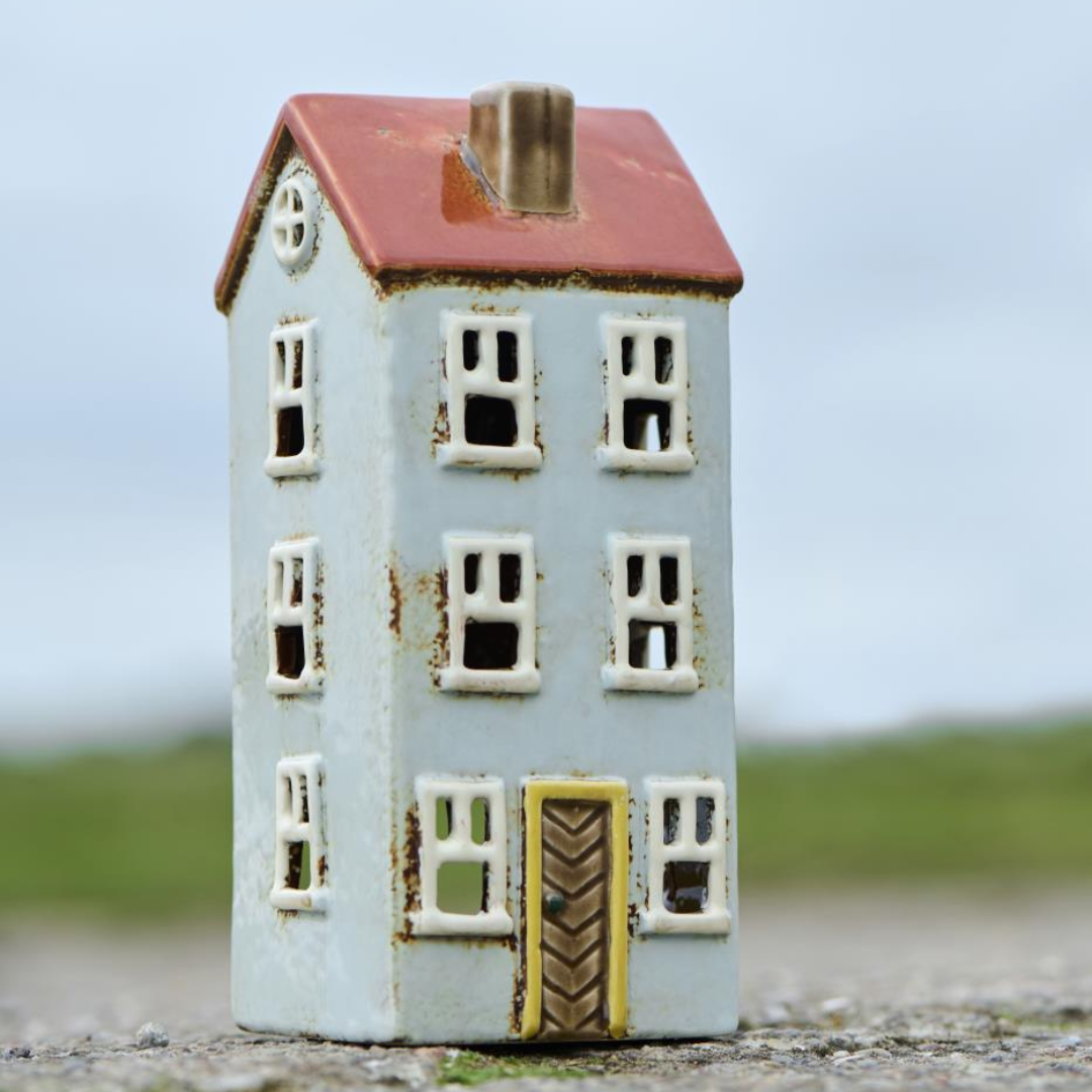 Køb Hus til fyrfadslys | fra 179,95| Fri fragt fra 249 kr. | Hurtig levering | Dag til dag levering | Ib Laursen | Lanterne, Lygte, Lys, Stearinlys, Belysning, Hyggeligt lys, Lyshus, Stentøj