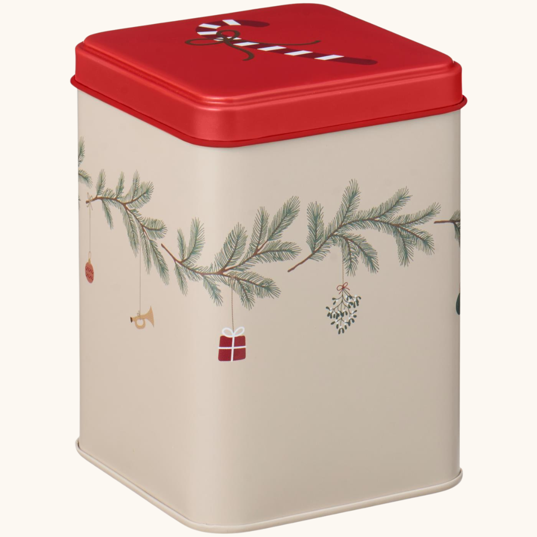 Firkantet metaldåse i creme med rødt låg og julemotiver med grankvist og pynt